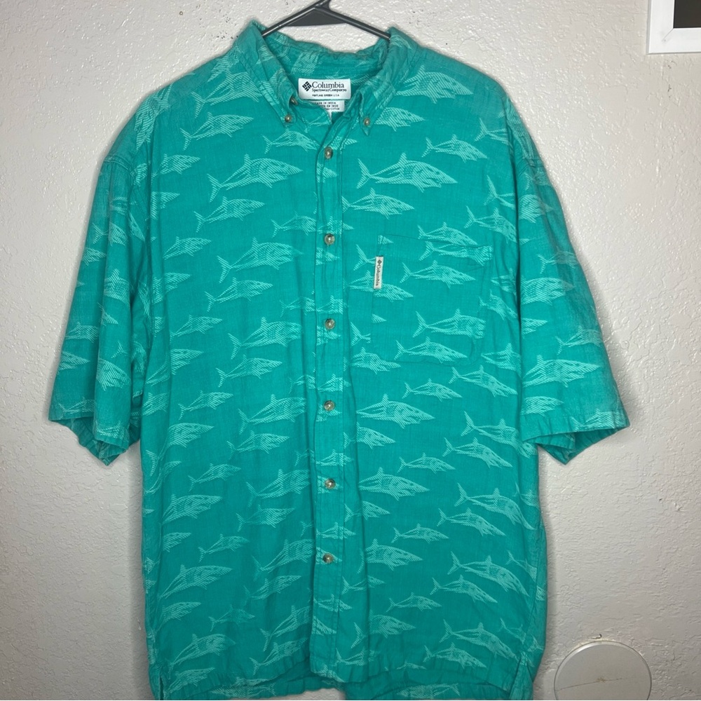 Columbia Textured Men's Green Short Sleeve Shark/Fish shirt. Sz L. 100% Cotton